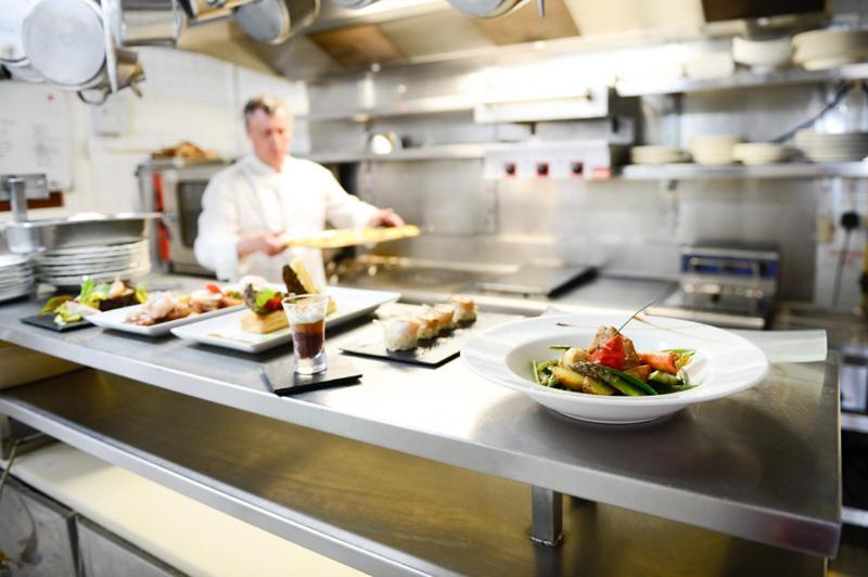 Logis Hotel Restaurant De La Poste Le Mêle-sur-Sarthe Екстериор снимка