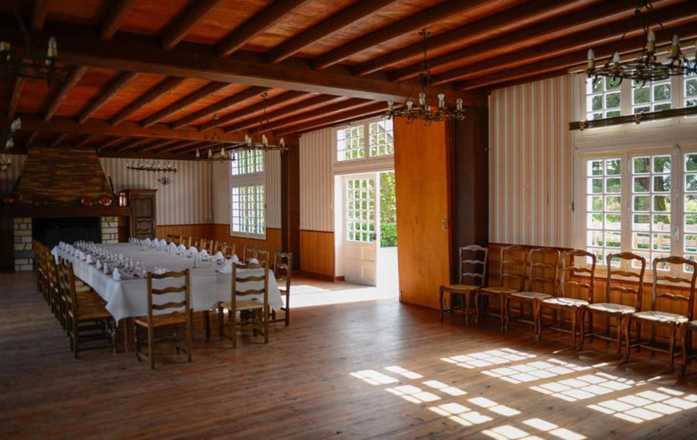 Logis Hotel Restaurant De La Poste Le Mêle-sur-Sarthe Екстериор снимка