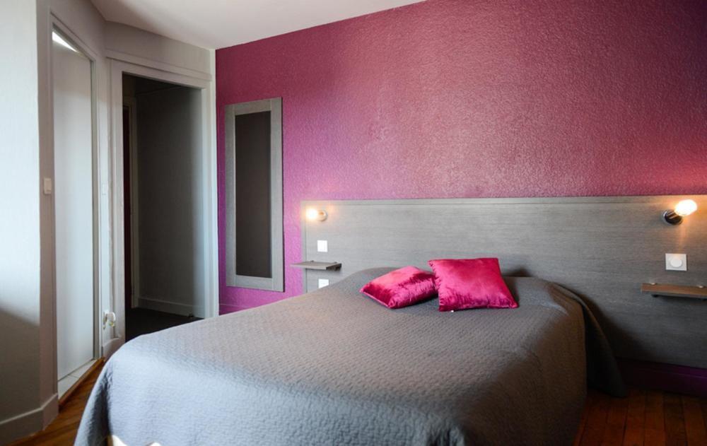 Logis Hotel Restaurant De La Poste Le Mêle-sur-Sarthe Екстериор снимка