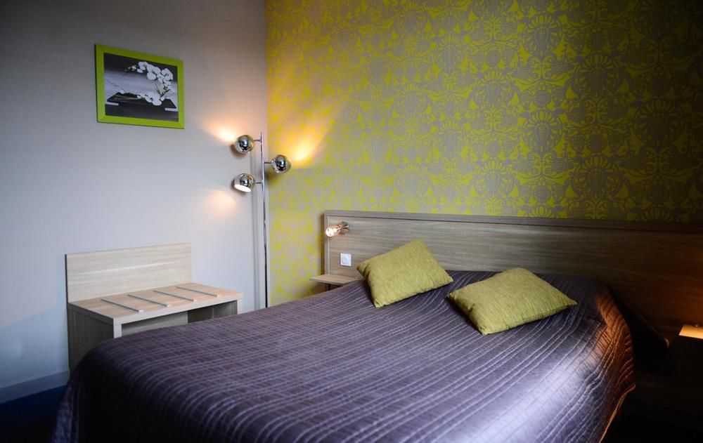 Logis Hotel Restaurant De La Poste Le Mêle-sur-Sarthe Екстериор снимка