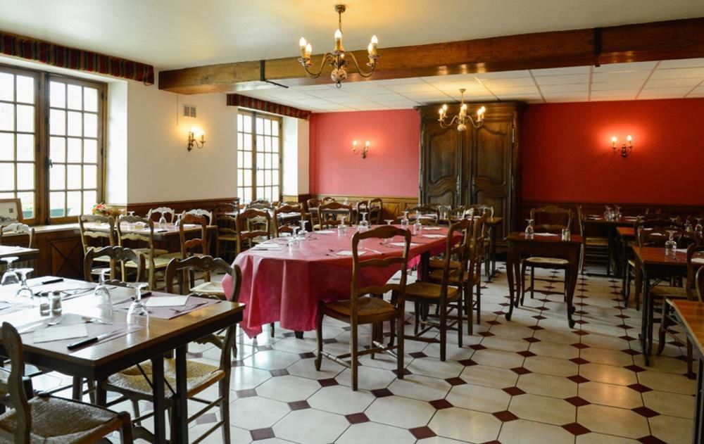 Logis Hotel Restaurant De La Poste Le Mêle-sur-Sarthe Екстериор снимка