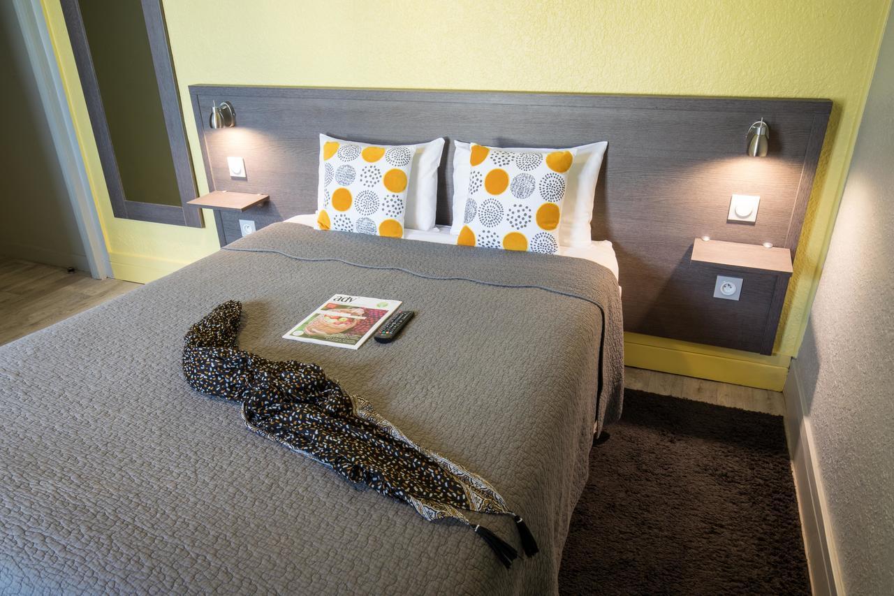 Logis Hotel Restaurant De La Poste Le Mêle-sur-Sarthe Екстериор снимка