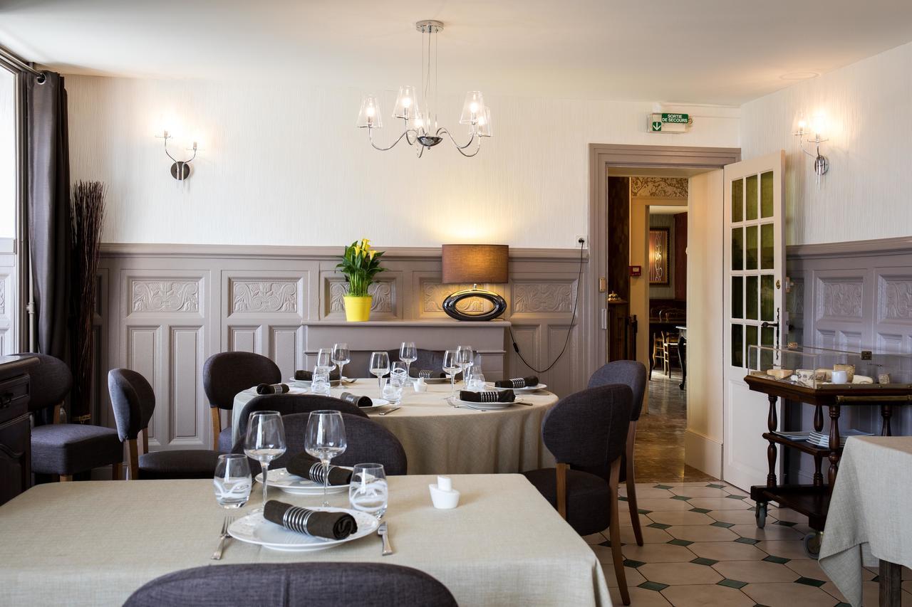 Logis Hotel Restaurant De La Poste Le Mêle-sur-Sarthe Екстериор снимка