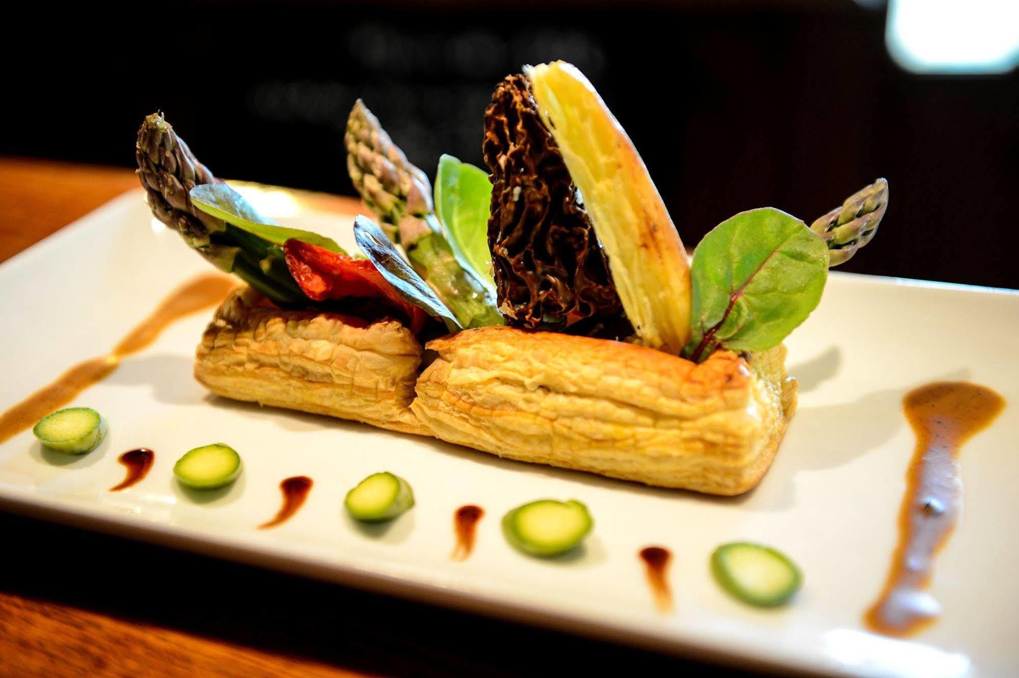 Logis Hotel Restaurant De La Poste Le Mêle-sur-Sarthe Екстериор снимка