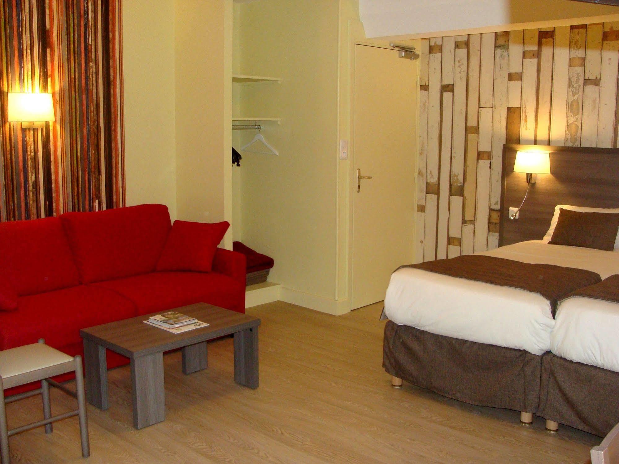 Logis Hotel Restaurant De La Poste Le Mêle-sur-Sarthe Екстериор снимка