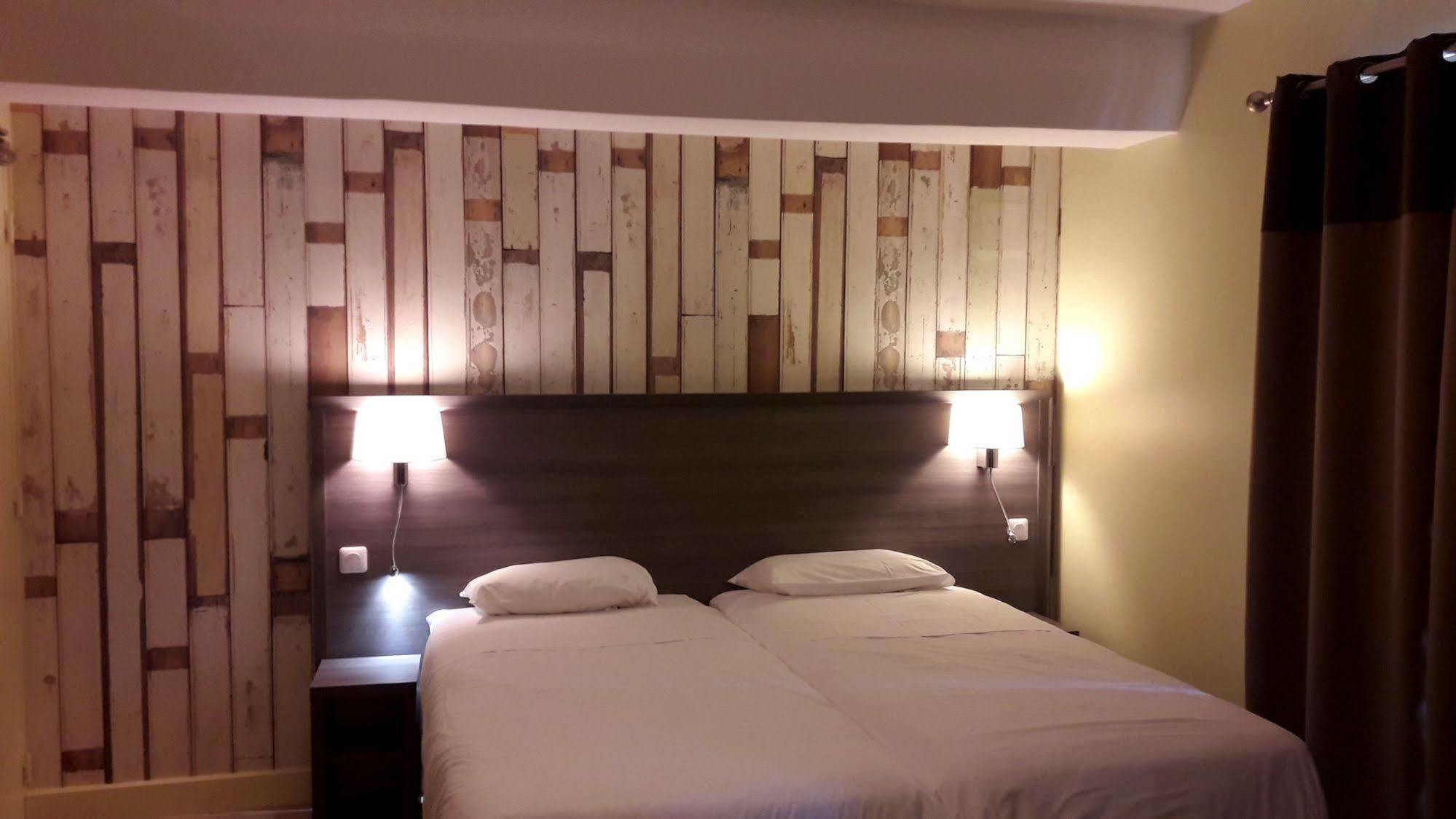 Logis Hotel Restaurant De La Poste Le Mêle-sur-Sarthe Екстериор снимка