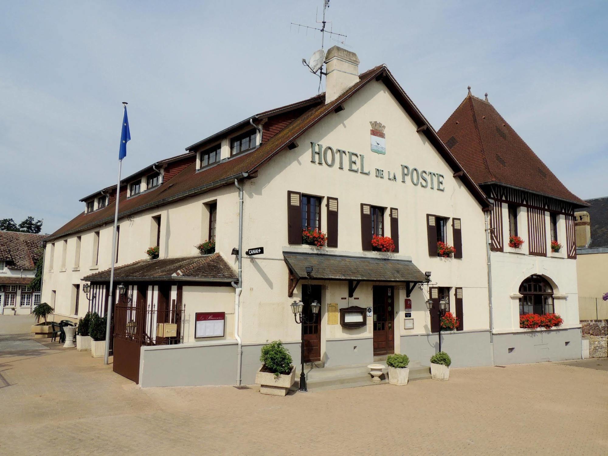 Logis Hotel Restaurant De La Poste Le Mêle-sur-Sarthe Екстериор снимка