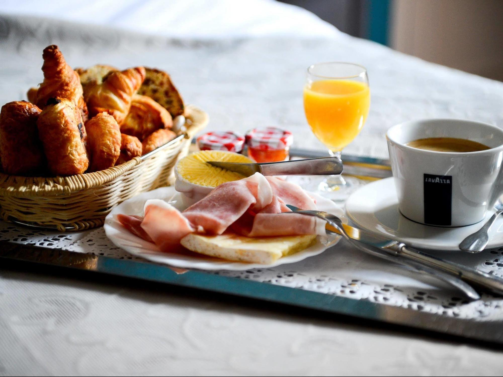Logis Hotel Restaurant De La Poste Le Mêle-sur-Sarthe Екстериор снимка