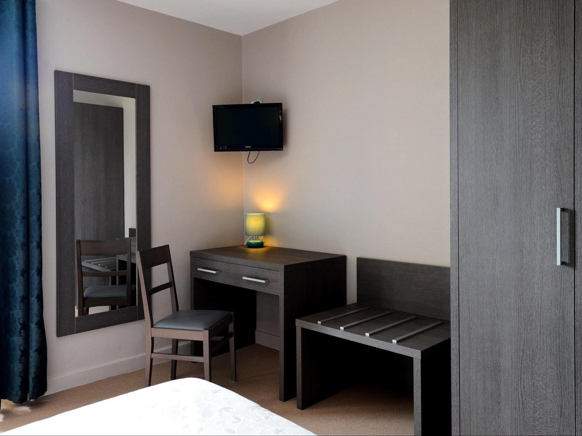 Logis Hotel Restaurant De La Poste Le Mêle-sur-Sarthe Екстериор снимка