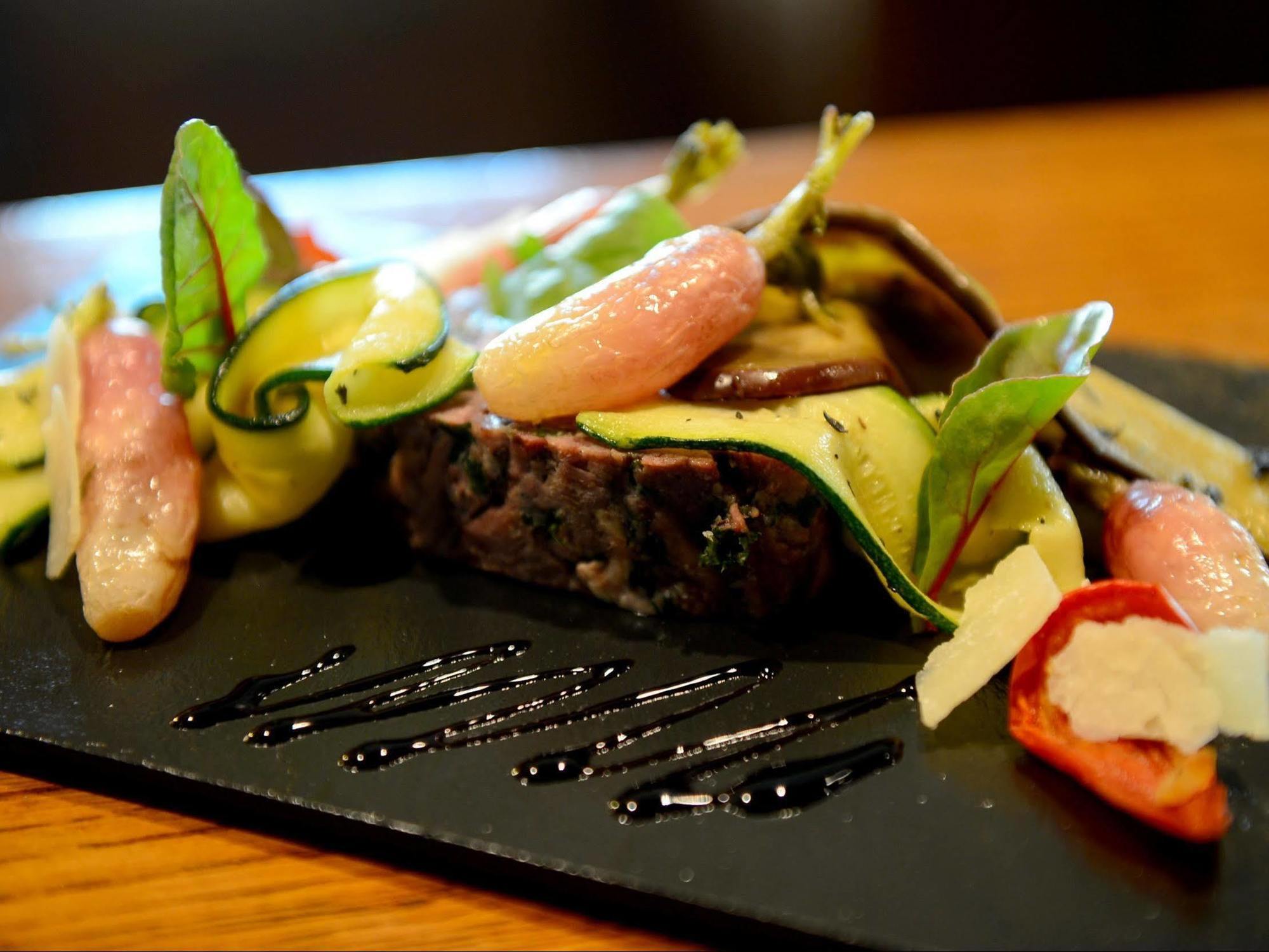 Logis Hotel Restaurant De La Poste Le Mêle-sur-Sarthe Екстериор снимка