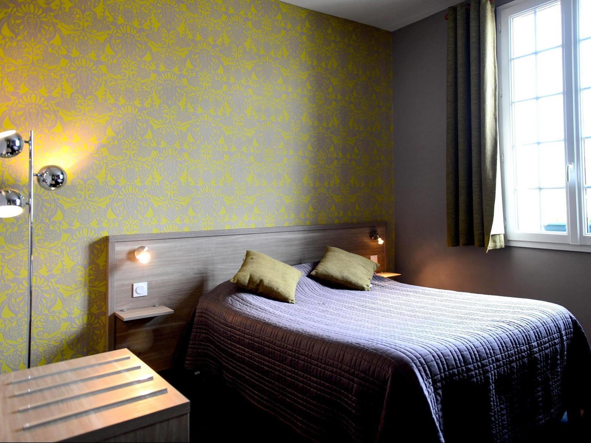 Logis Hotel Restaurant De La Poste Le Mêle-sur-Sarthe Екстериор снимка