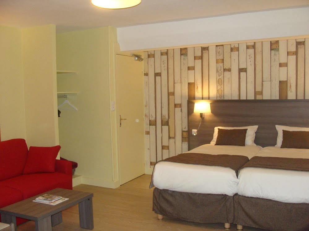 Logis Hotel Restaurant De La Poste Le Mêle-sur-Sarthe Екстериор снимка